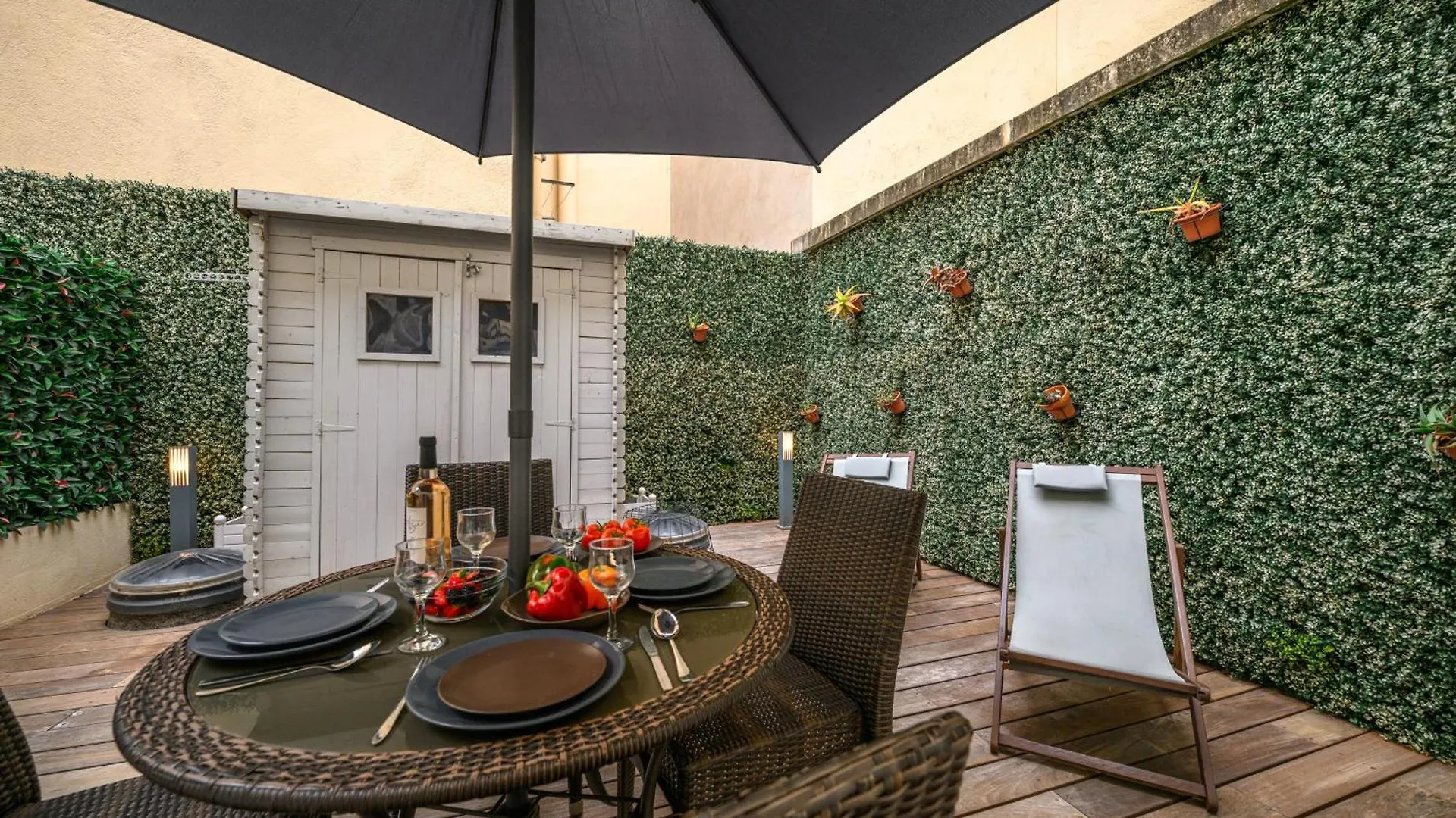 Charme Nicois Avec Terrasse En Ville Nice 0*,